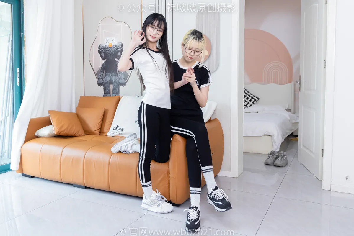 [BoBoSocks袜啵啵] NO.555 小甜豆甜甜圈-板鞋、运动鞋、白棉袜、裸足、互相用手和羽毛挠脚剧情 - BoBoSocks袜啵啵